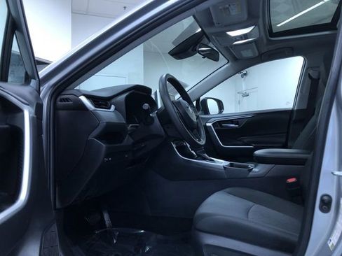 Used 2025 Toyota RAV4 XLE w/ Convenience Package image 11