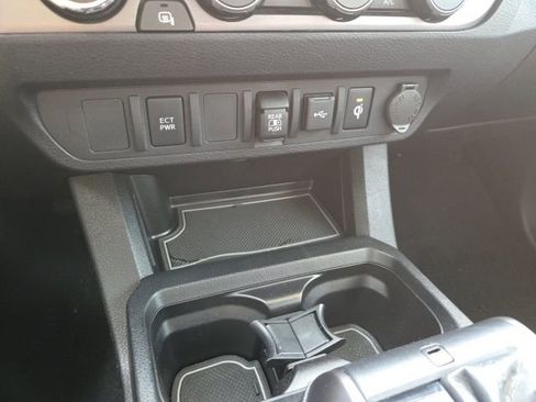 Used 2023 Toyota Tacoma TRD Off-Road image 17