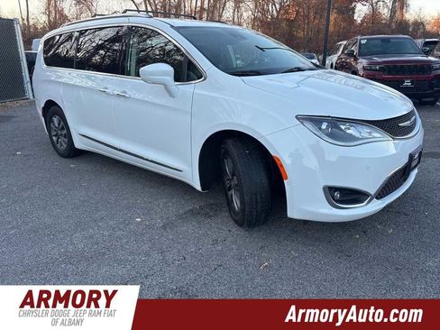 Used 2020 Chrysler Pacifica Touring-L Plus image 3