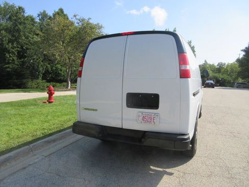 Used 2021 Chevrolet Express 2500 w/ Driver Convenience Package RWD image 16
