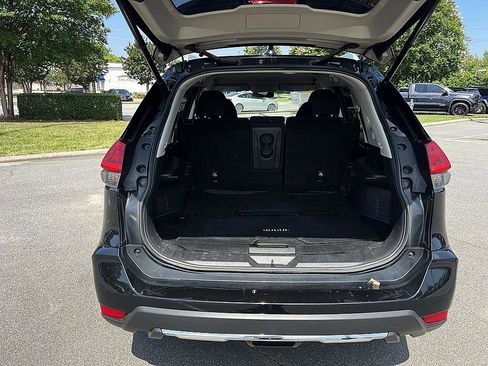 Used 2018 Nissan Rogue SV w/ Sun & Sound Touring Package AWD/4WD image 16