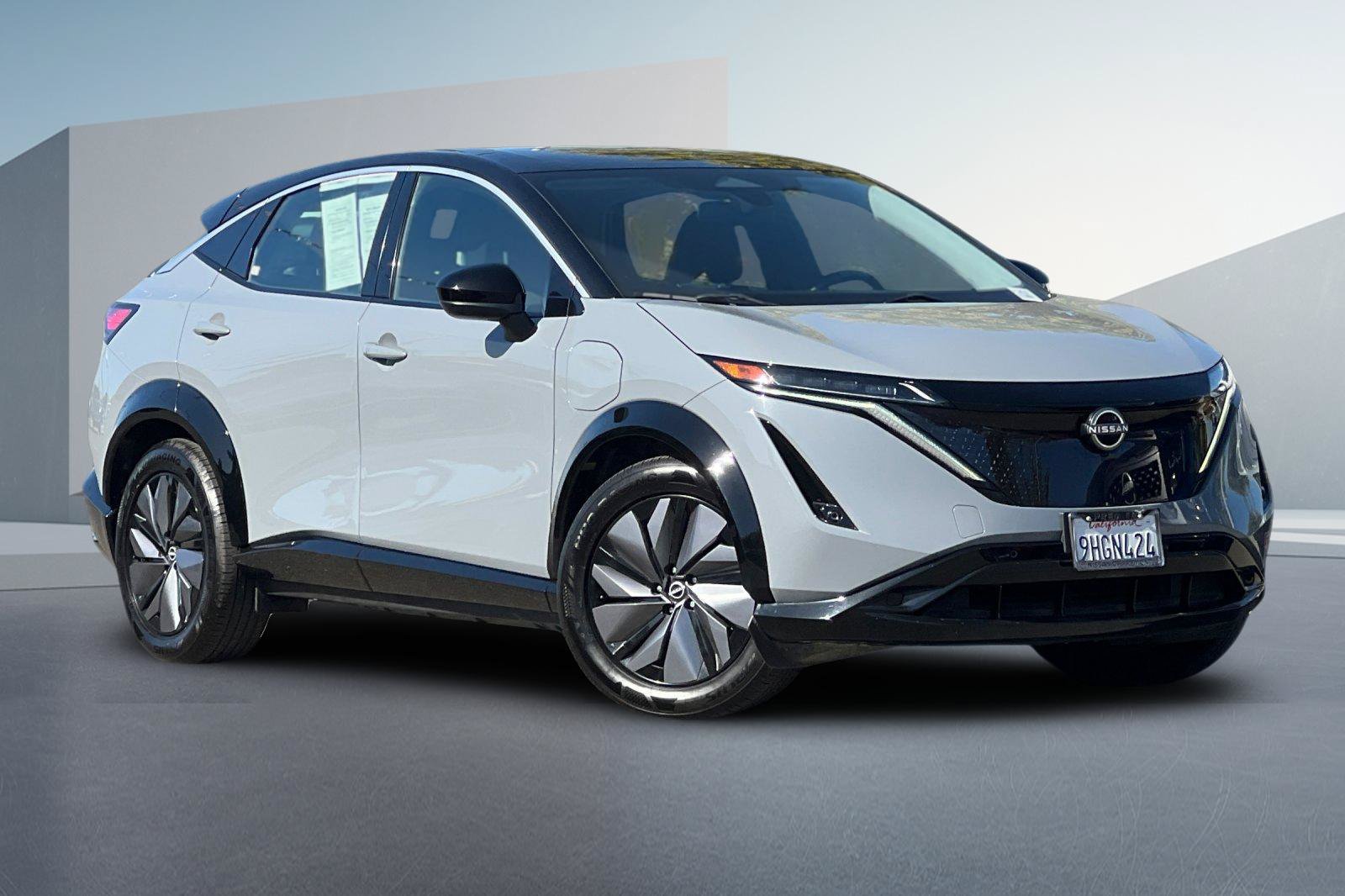 Certified 2023 Nissan Ariya FWD image 2