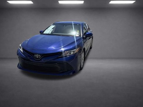 Used 2018 Toyota Camry LE FWD image 5