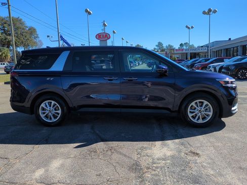 Certified 2024 Kia Carnival LX image 4