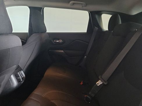 Used 2020 Jeep Cherokee Latitude image 18