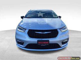 New 2026 Chrysler Pacifica Select video 2