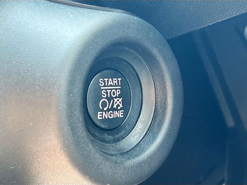 Used 2024 RAM ProMaster 2500 w/ Convenience Group image 24