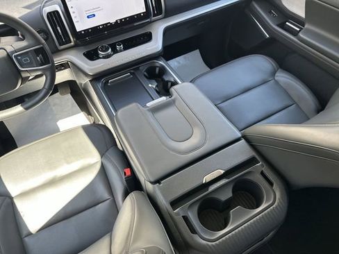 Used 2025 Ford Expedition Active AWD/4WD image 25