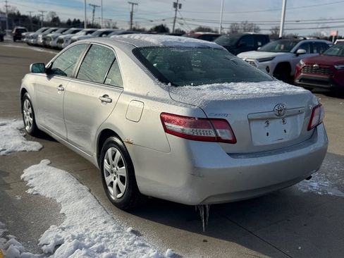 Used 2011 Toyota Camry LE image 6