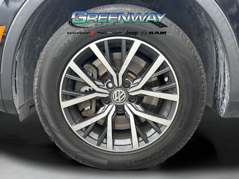Used 2019 Volkswagen Tiguan SE image 31