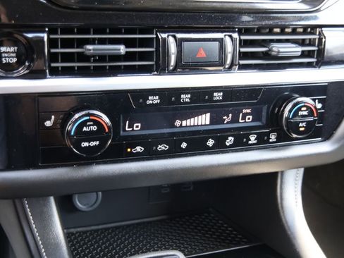 Used 2025 Nissan Pathfinder SV image 17