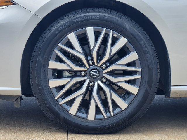 Used 2025 Nissan Altima 2.5 SV FWD image 10