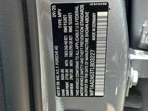 Used 2026 Porsche Macan AWD/4WD image 29