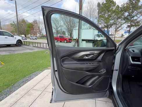 Used 2023 GMC Terrain SLT w/ Tech Package image 35