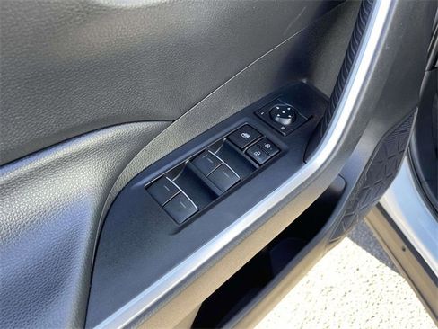 Used 2022 Toyota RAV4 XLE image 18
