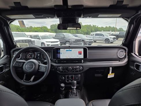 New 2025 Jeep Gladiator Sport image 28