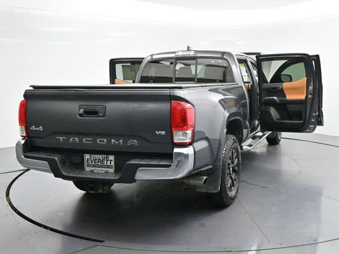 Used 2017 Toyota Tacoma SR5 w/ Tow Package AWD/4WD image 38