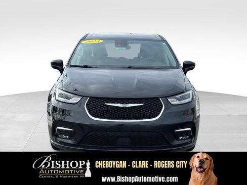 Used 2023 Chrysler Pacifica Touring-L FWD image 14