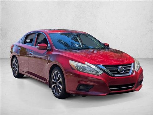 Used 2017 Nissan Altima 2.5 SL w/ 2.5 Technology Package FWD image 3