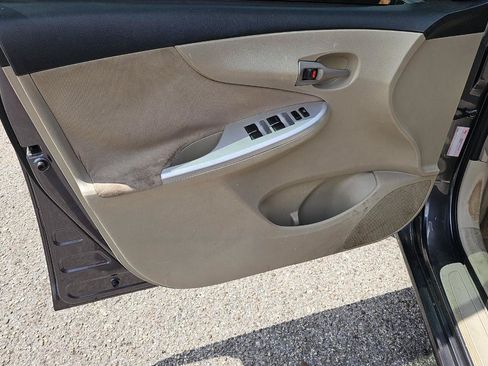 Used 2011 Toyota Corolla LE FWD image 9