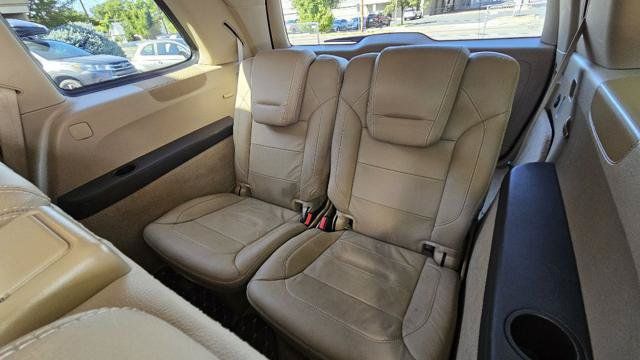 Used 2014 Mercedes-Benz GL 550 4MATIC w/ Driver Assistance Package image 38