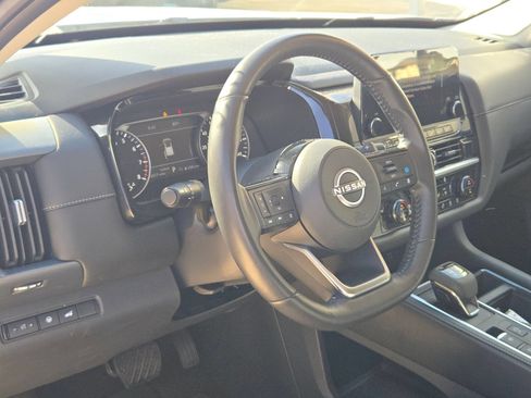 Certified 2025 Nissan Pathfinder SL w/ SL Premium Package FWD image 10