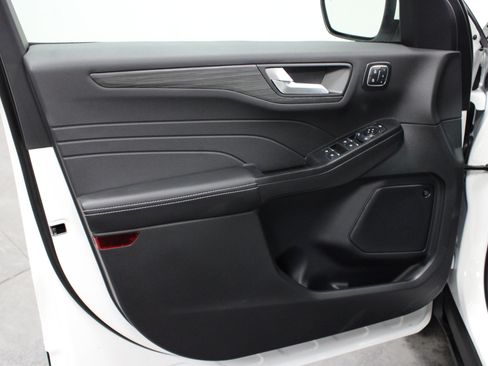 Used 2025 Ford Escape SE FWD image 11