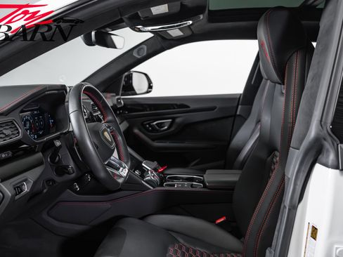 Used 2022 Lamborghini Urus AWD/4WD image 30