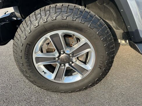 Used 2020 Jeep Wrangler Unlimited Sahara AWD/4WD image 15