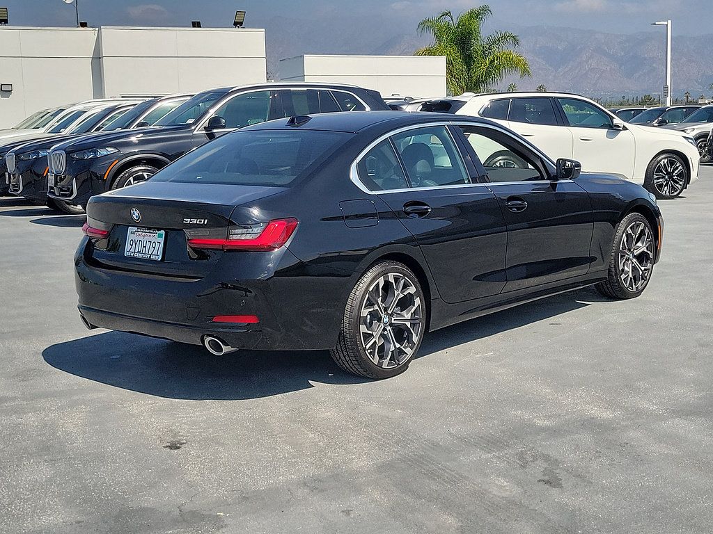 Used 2026 BMW 330i Sedan w/ Convenience Package RWD image 3