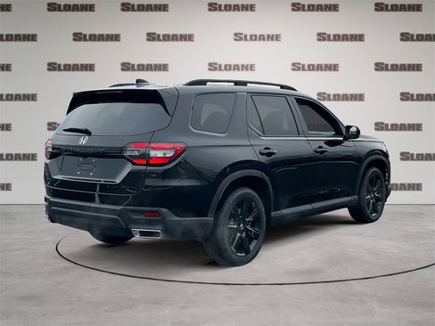 New 2025 Honda Pilot Black Edition image 5