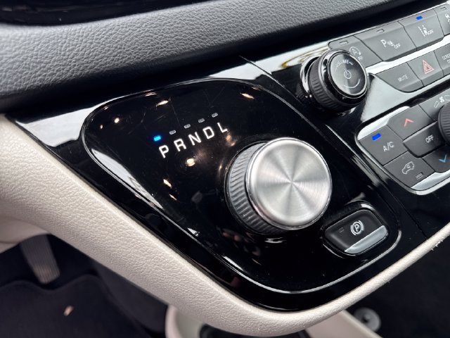Used 2022 Chrysler Pacifica Touring-L FWD image 23