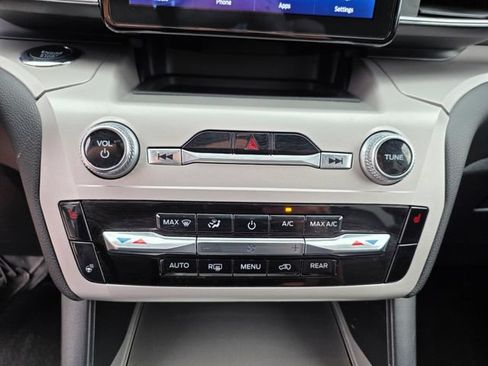 Used 2024 Ford Explorer XLT w/ Equipment Group 202A AWD/4WD image 25