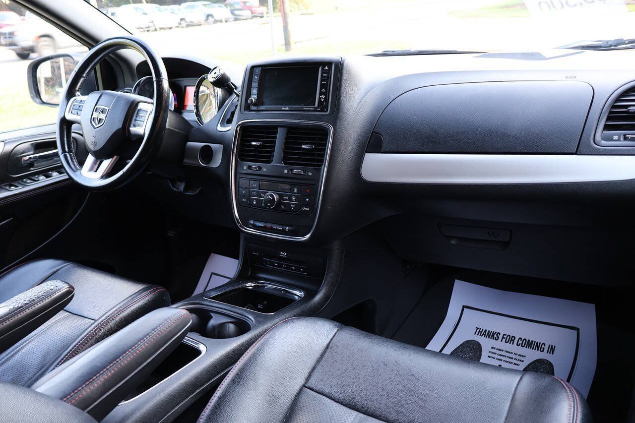 Used 2014 Dodge Grand Caravan R/T w/ Driver Convenience Group FWD image 24
