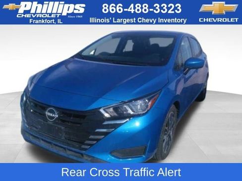 Used 2023 Nissan Versa SV image 4