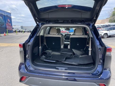 Used 2021 Toyota Highlander XLE image 13