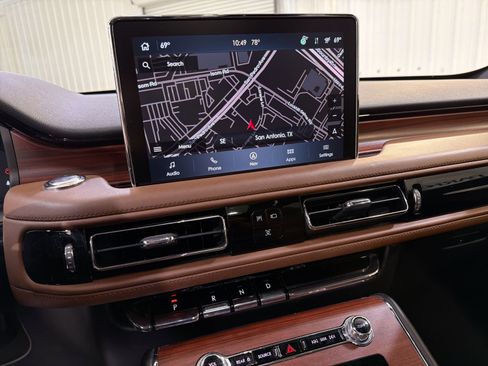 Used 2023 Lincoln Aviator Reserve w/ Equipment Group 201A image 19