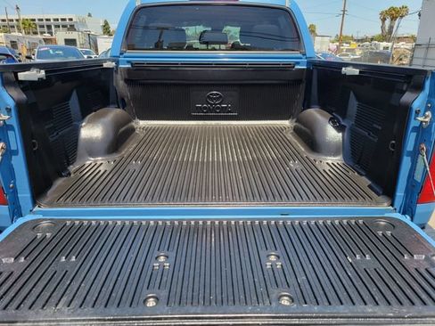Used 2018 Toyota Tundra SR5 w/ TRD Off Road Package AWD/4WD image 22