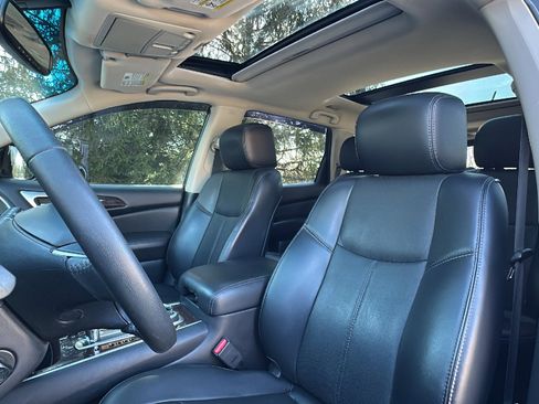 Used 2015 Nissan Pathfinder Platinum w/ Family Entertainment Package image 15