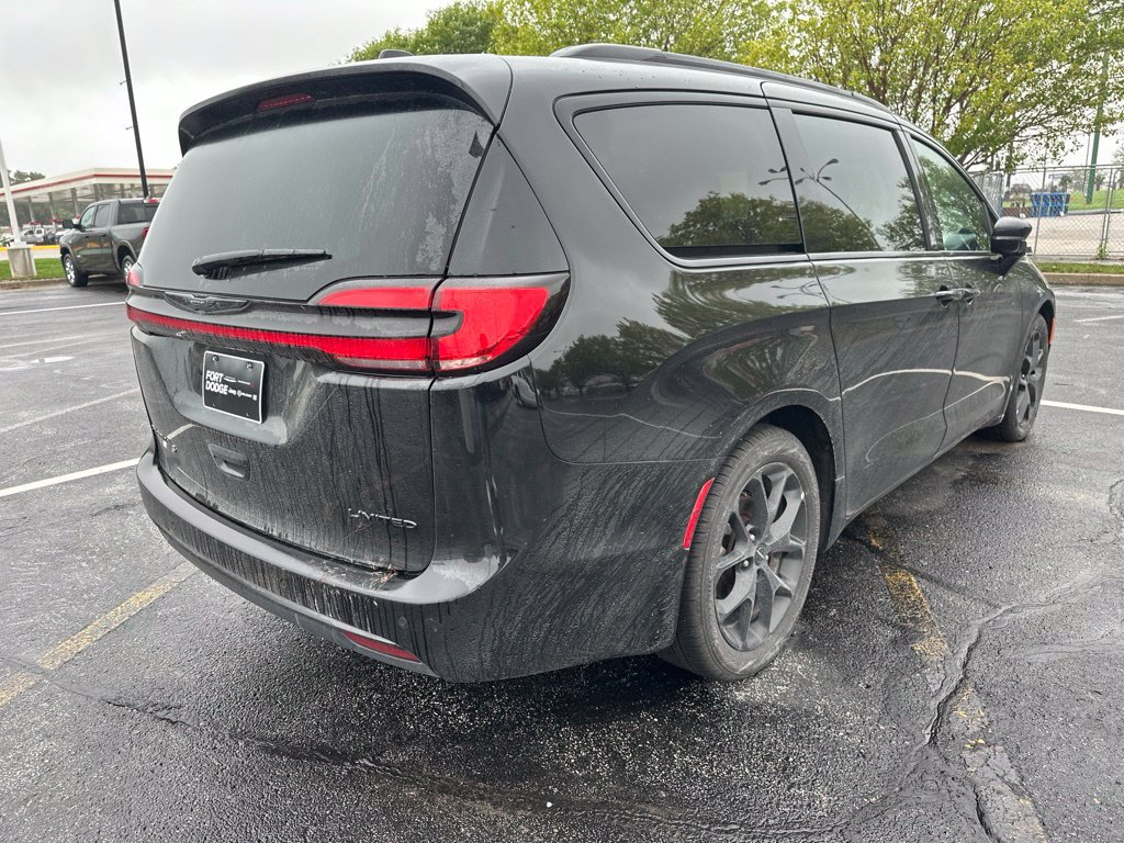 Used 2025 Chrysler Pacifica Limited FWD image 6