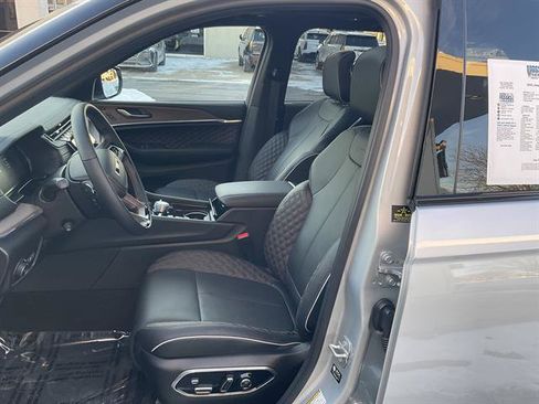 Used 2025 Jeep Grand Cherokee Summit w/ Obsidian Package image 8