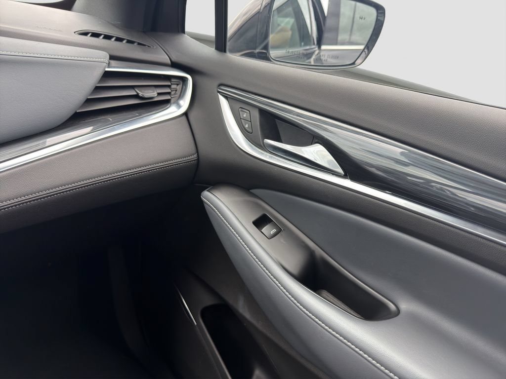 Used 2023 Buick Enclave Essence w/ Sport Touring Edition FWD image 17