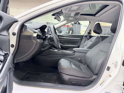 Used 2025 Nissan Altima 2.5 SR w/ SR Premium Package AWD/4WD image 15