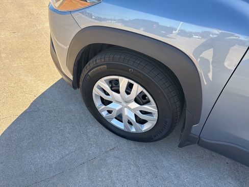 Used 2025 Toyota Corolla Cross L image 8