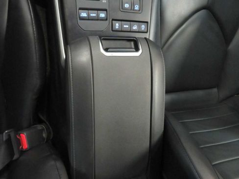 Used 2021 Toyota Highlander XLE AWD/4WD image 52