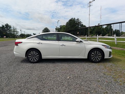 Used 2023 Nissan Altima 2.5 SV FWD image 4