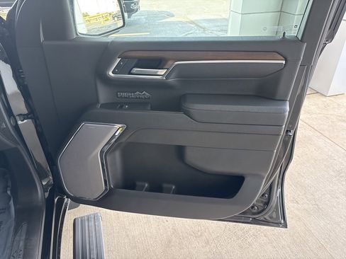 Used 2025 Chevrolet Silverado 1500 High Country w/ Technology Package image 33