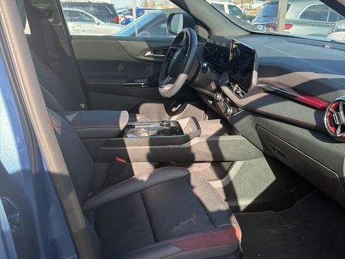 Used 2025 Chevrolet Equinox RS w/ Safety and Technology Package image 2