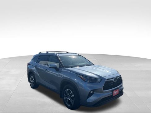 Used 2022 Toyota Highlander XLE image 19