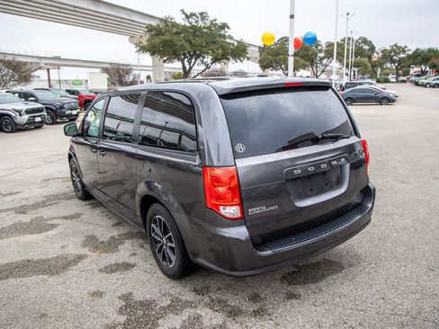 Used 2018 Dodge Grand Caravan SE image 9